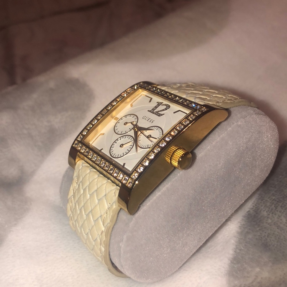 Guess watch💛🕝